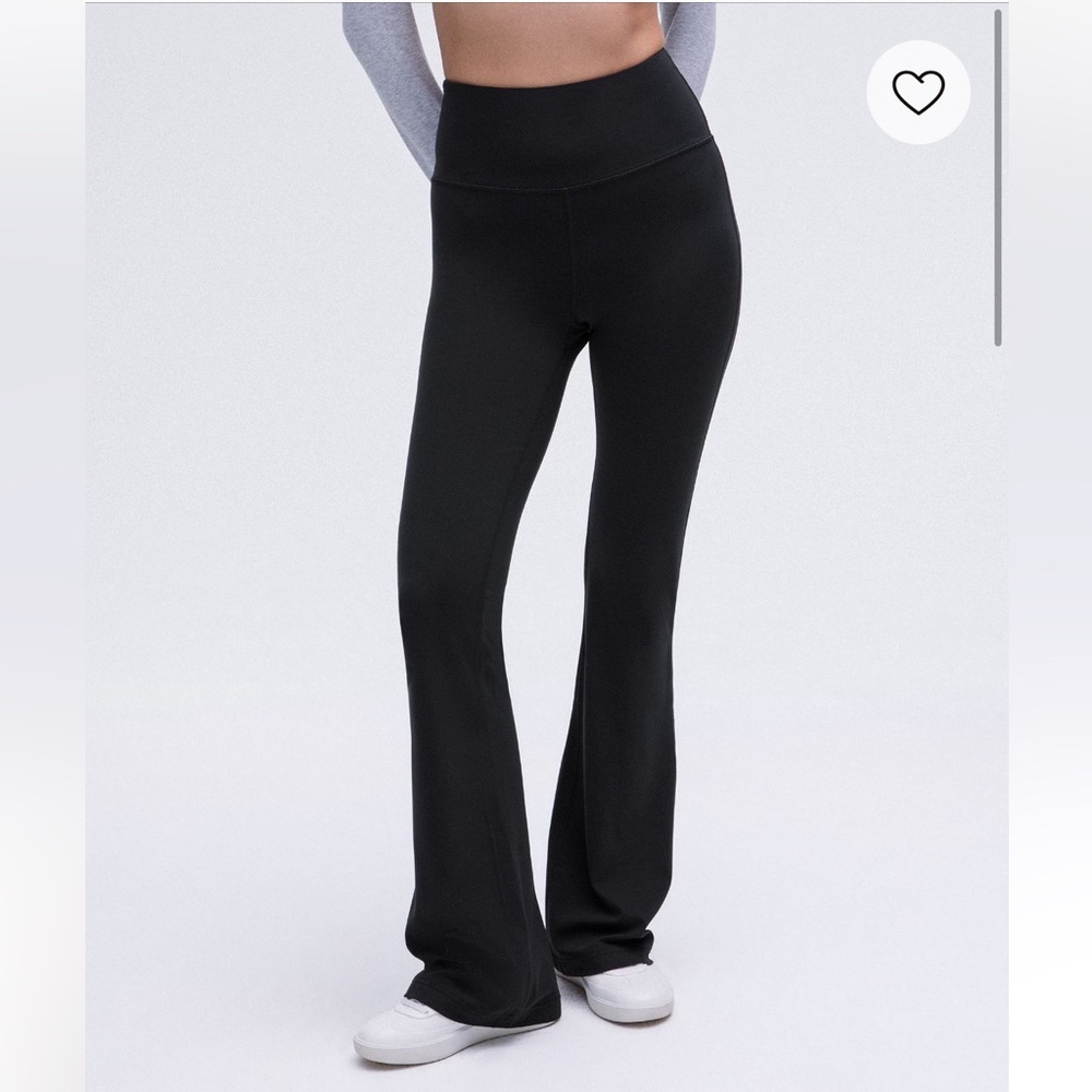 EUC Lululemon Groove Super High Rise 32” inseam size 6